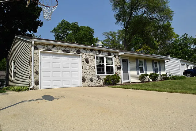 1021 Oakland Dr photo 1