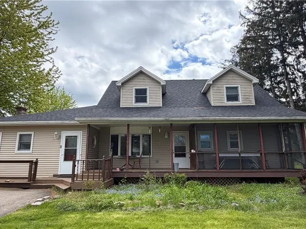 312 Berg Rd, Ontario, NY 14519