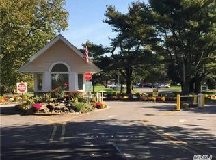 225 Fairview Cir, Middle Island, NY 11953