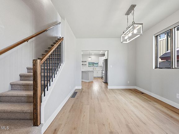 4th image of 701 Paintbrush Terrace