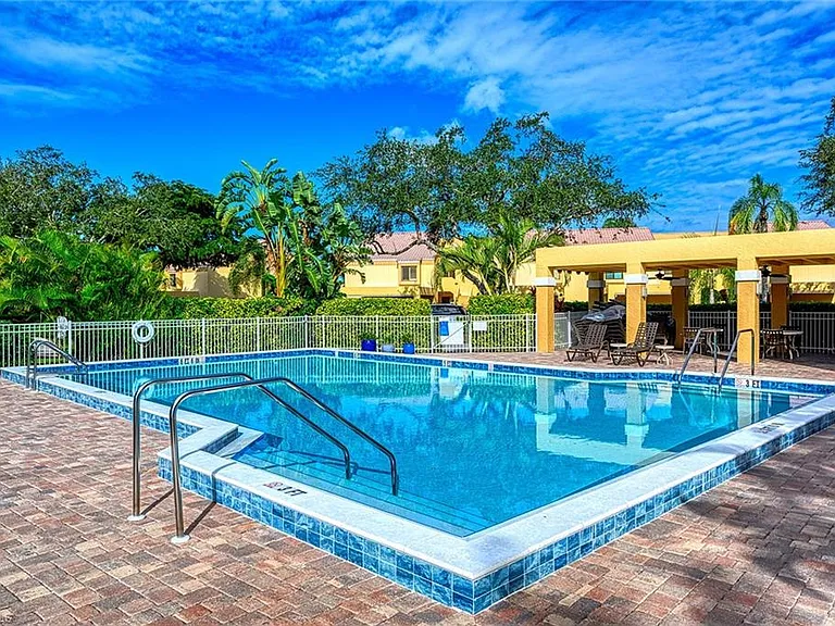 613 Beachwalk Cir #J — Photo 39