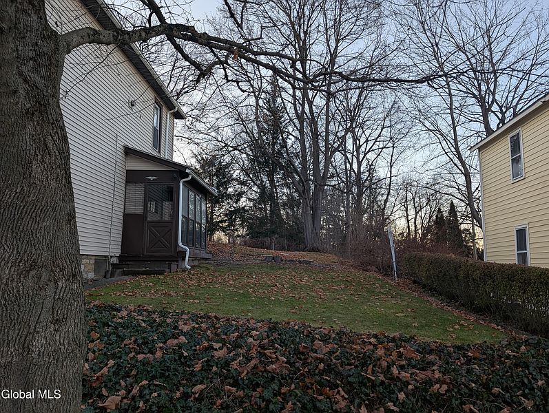3rd image of 10 Shaper Avenue