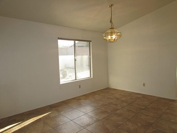 3rd image of 2581 W Blaine Ct