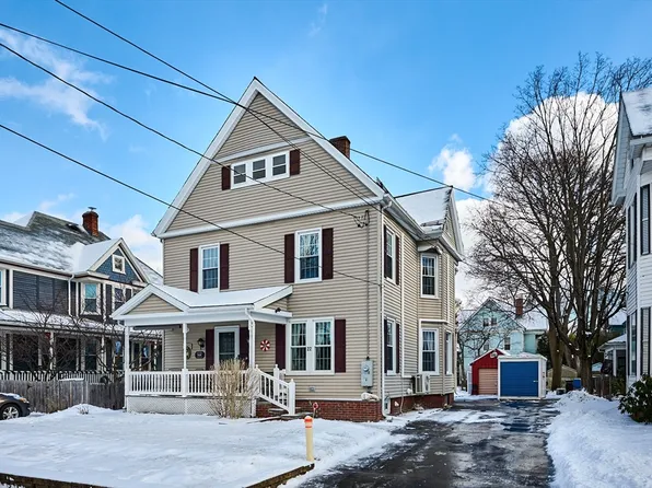 22 Howard St, Holyoke, MA 01040