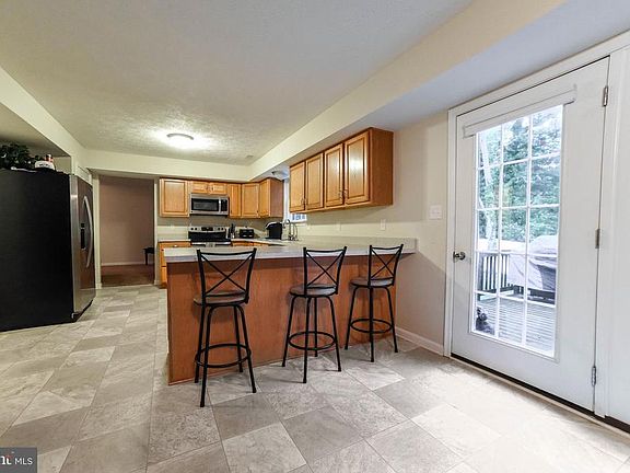 5th image of 413 Clubhouse Dr