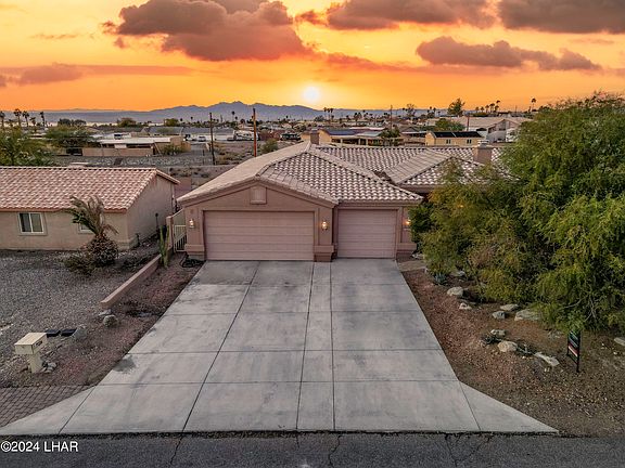 3rd image of 3433 Bluegrass Dr