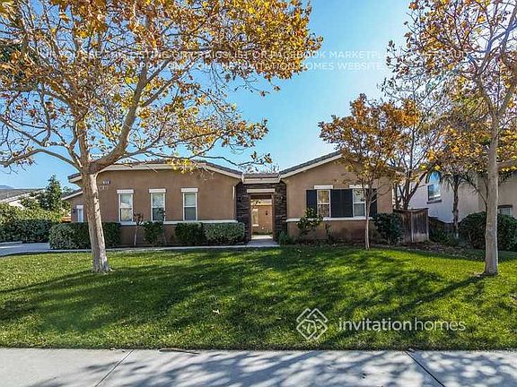 2nd image of 7833 Calle Del Rio St