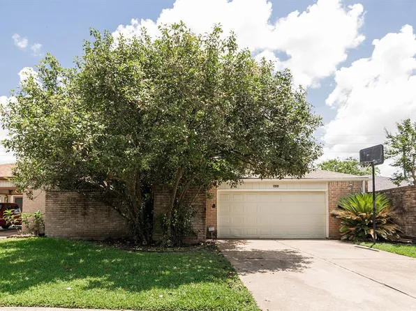 3631 Vineyard Dr, Houston, TX 77082