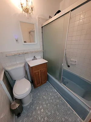 Rented by Halvatzis Realty | media 3