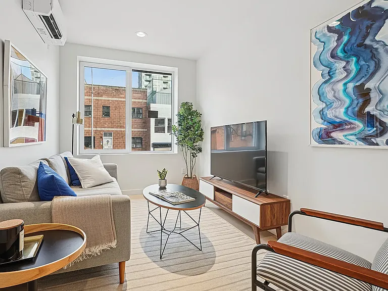 132 Waverly Ave #2B — Photo 2
