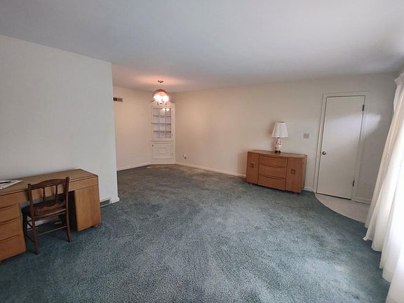 5th image of 536 Midland Dr