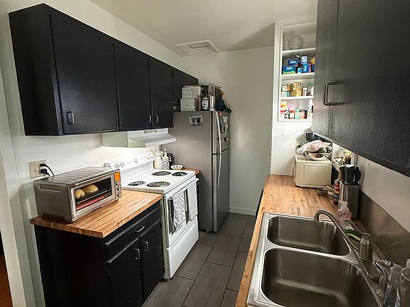 3rd image of 610 Sinclair St