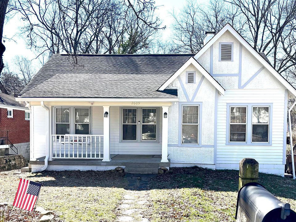 1st image of 2609 W Linden Ave