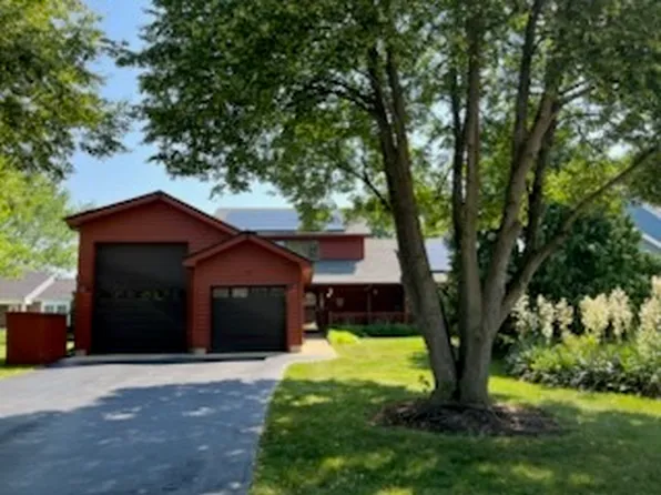 301 Mainsail Dr, Grayslake, IL 60030