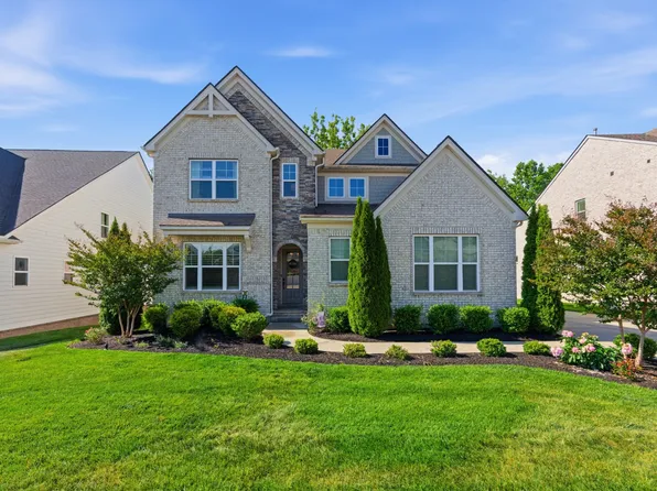 1089 River Oaks Blvd, Lebanon, TN 37087