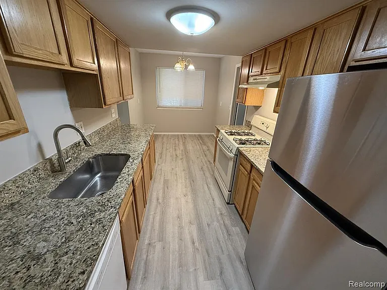 27153 Farmbrook Villa Dr — Photo 4