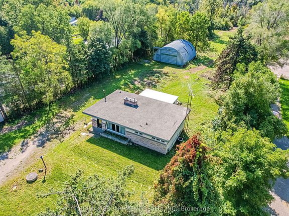 5th image of 623 Robson Rd