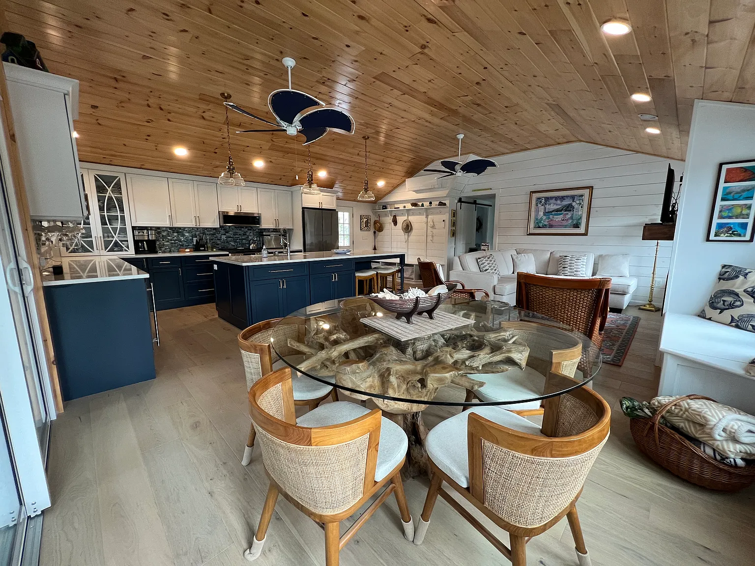 2 bed, $2,500 — Photo 2