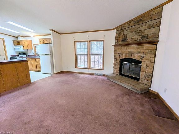 4th image of 165 Lee Ln