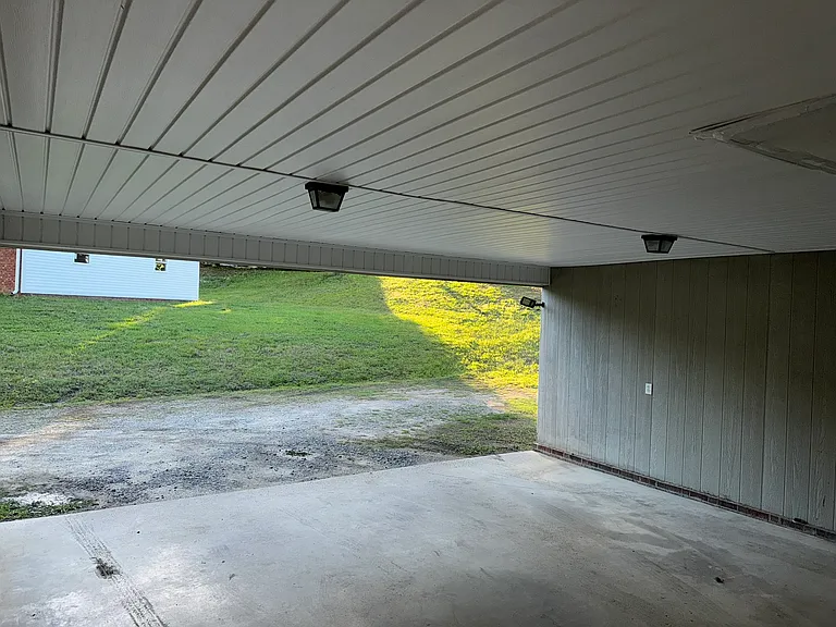 204 Armstrong Ln — Photo 6