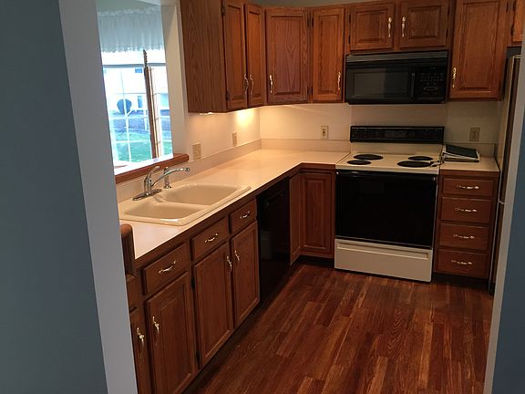 3rd image of 823 Clarewood Ct