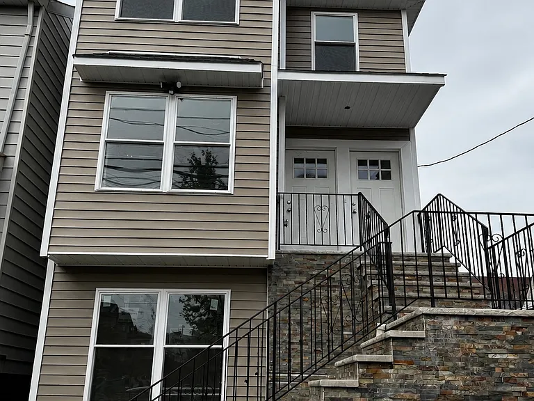 213 N 4th St — Photo 1