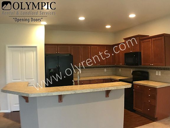 4th image of 3114 Harrier St NE