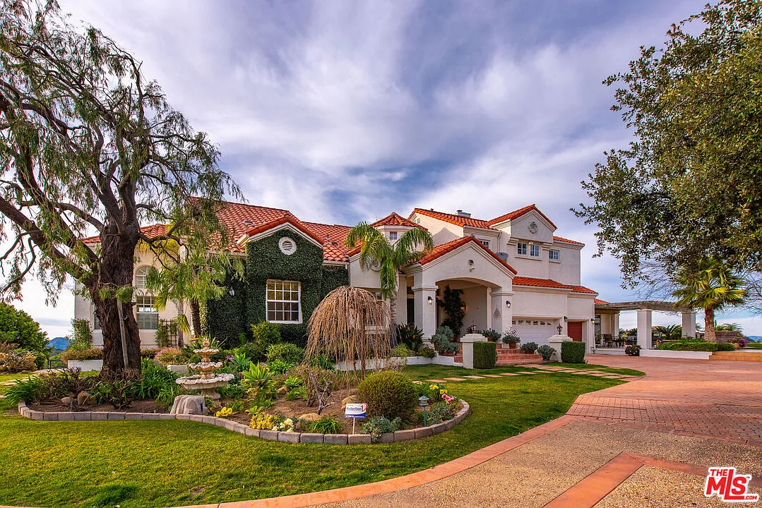 5 bed, 4.5 bath, 5154 sqft, $15,000 — Photo 2