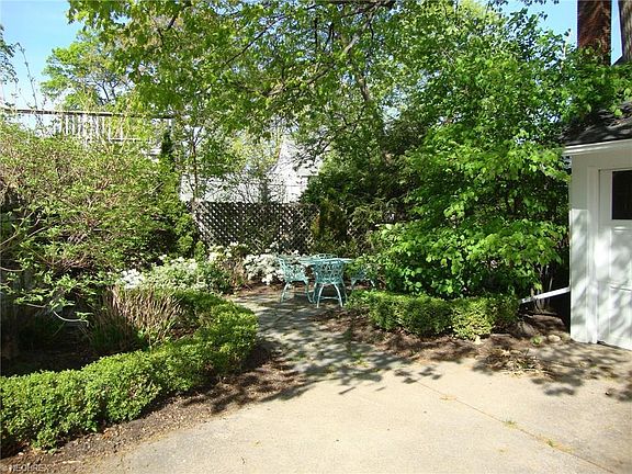 3rd image of 20704 Morewood Pkwy