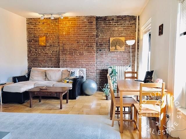 1st image of 154 Montague St APT 3R