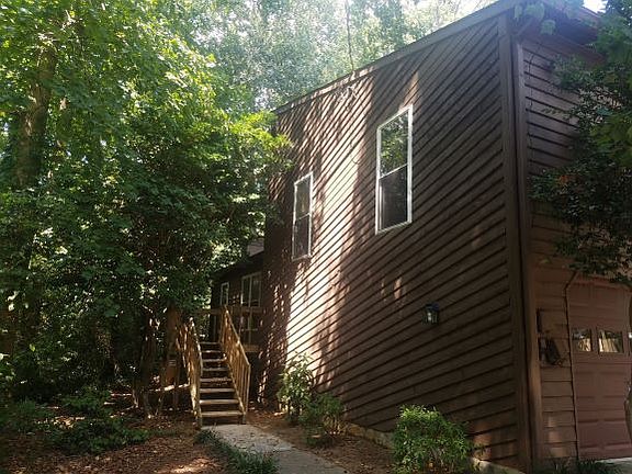 3rd image of 631 Willow Ln