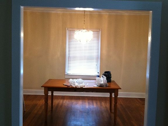 dining room w/hardwood floors