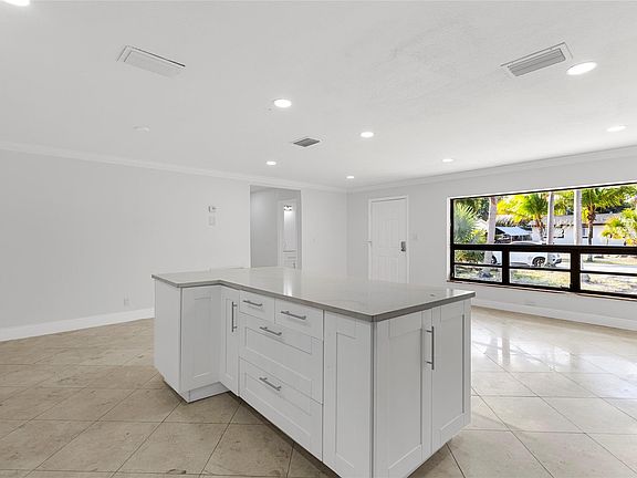 3rd image of 3313 SW 19th Street
