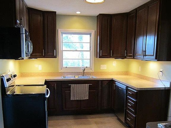 Remodeled Kitchen, Stainless Steel Appliances, Tile Floor, HD Custom Counter tops, Under cabinet Lighting, New Plumbing