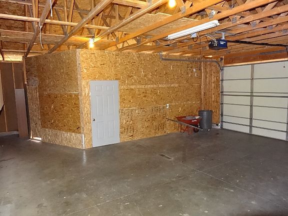 3rd Stall / workroom