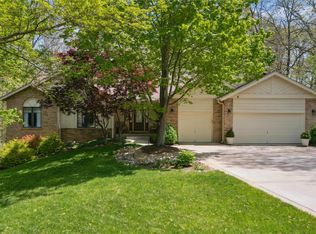 512 Eagles Nest Ct, Ballwin, MO