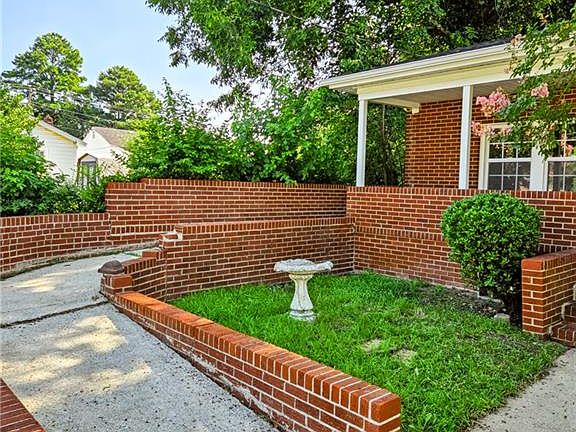 4th image of 118 Walnut St