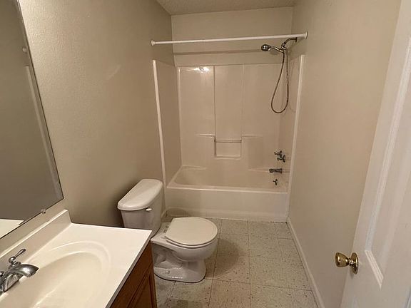 5th image of 212 Gloria St APT A