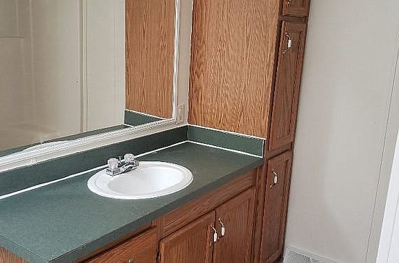 4th image of 13605 Albany Ct