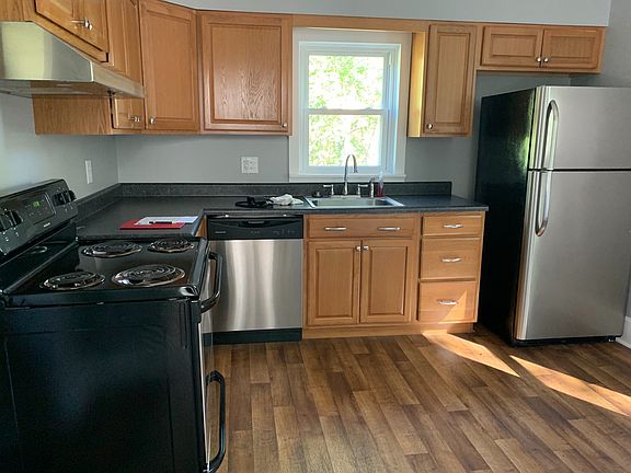 3rd image of 123 Sunset Dr