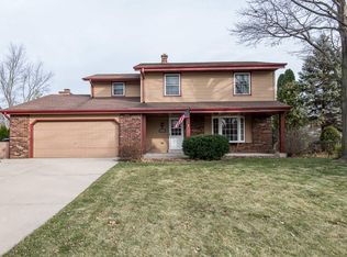 4240 S Adell Ave, New Berlin, WI 53151