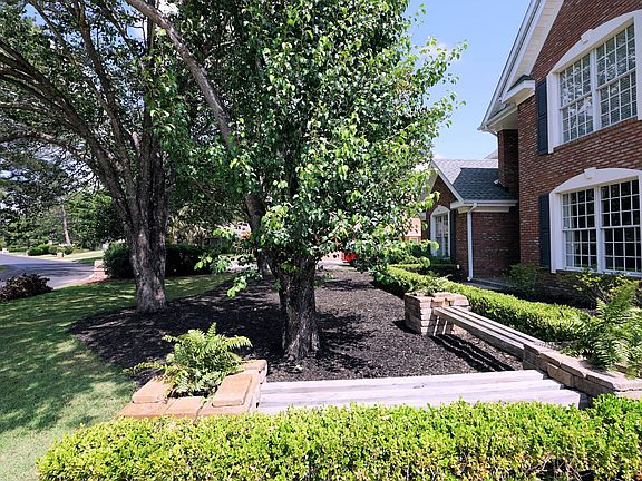 4th image of 1546 Glenlake Cir