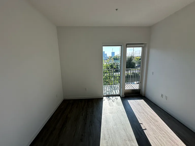 1100 W Temple St — Photo 16