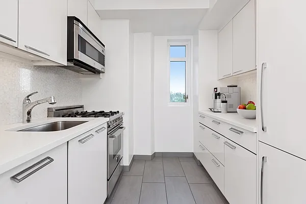 Rented by Central Park South Associates | media 9