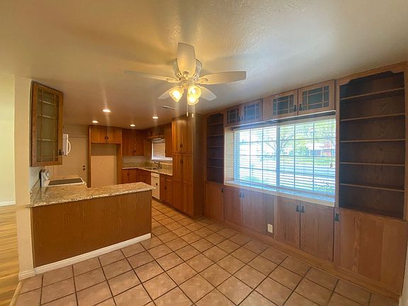 3rd image of 5707 Dewey Dr