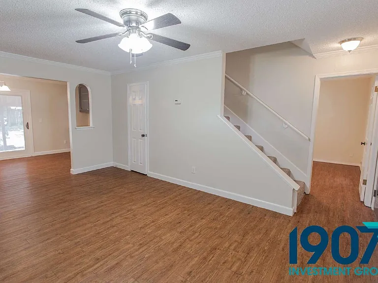 1201 Kings Ct — Photo 7