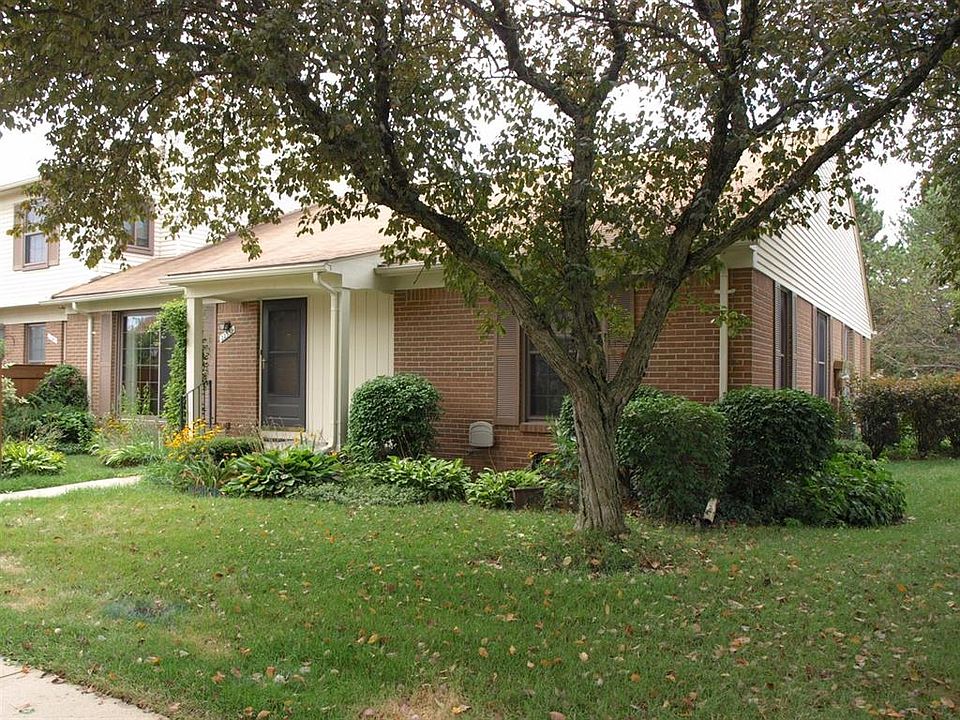 1st image of 22359 Peachtree #1
