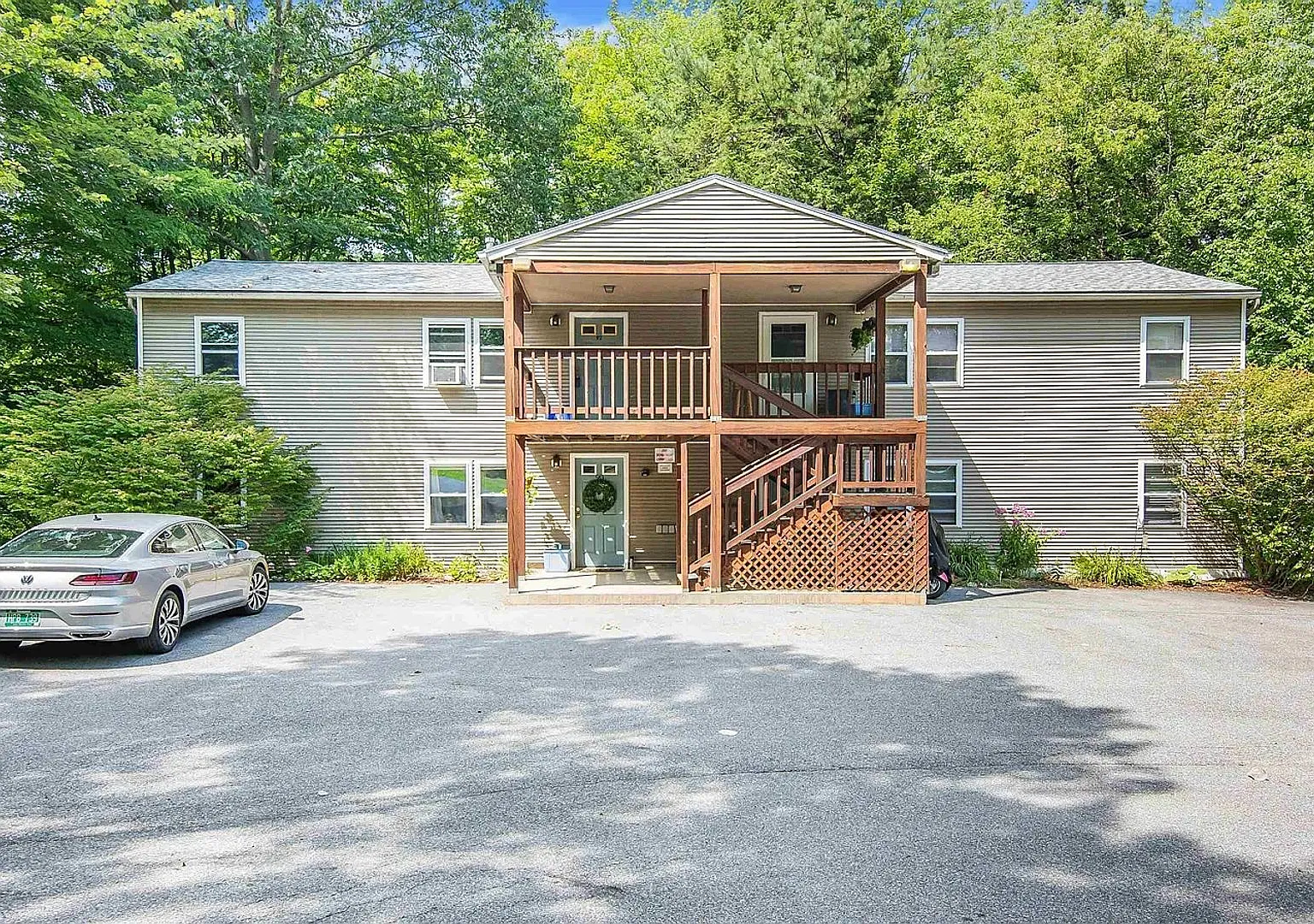 Charming 2-Bedroom Condo in Burlington's New North End $1,975/Month — Photo 1
