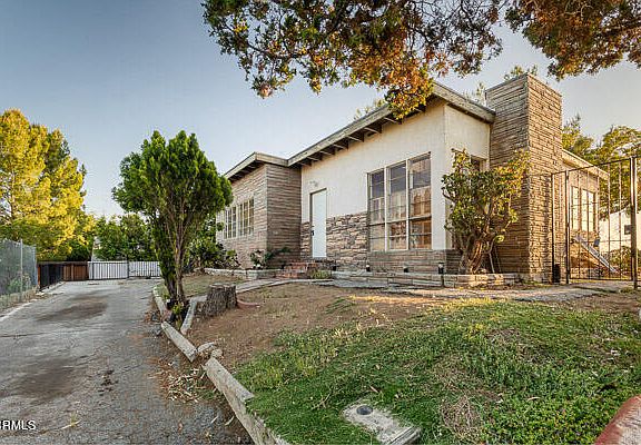 3rd image of 1320 Corona Dr