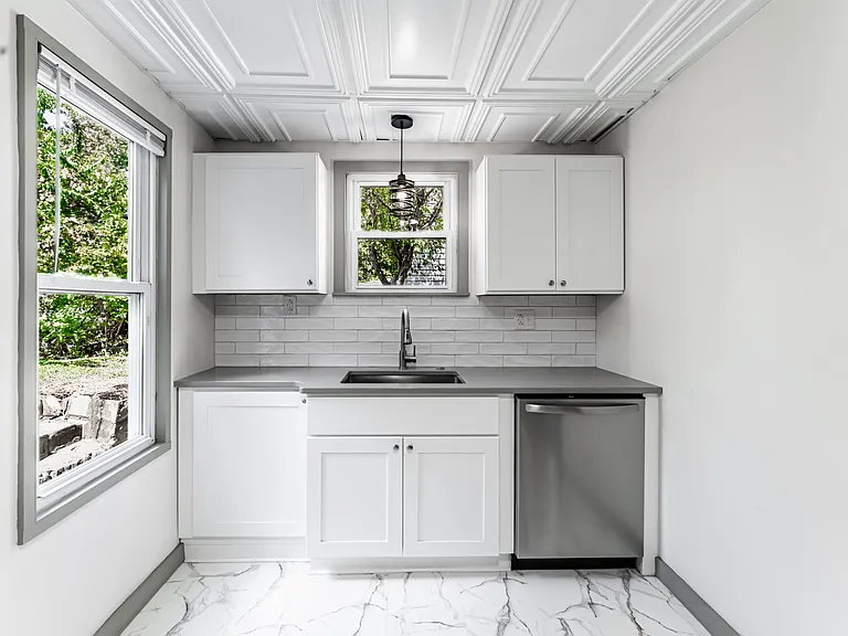 210 Dewey St — Photo 5